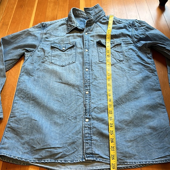 Levi’s Relaxed Fit Denim Shirt Size Medium - Picture 5 of 11